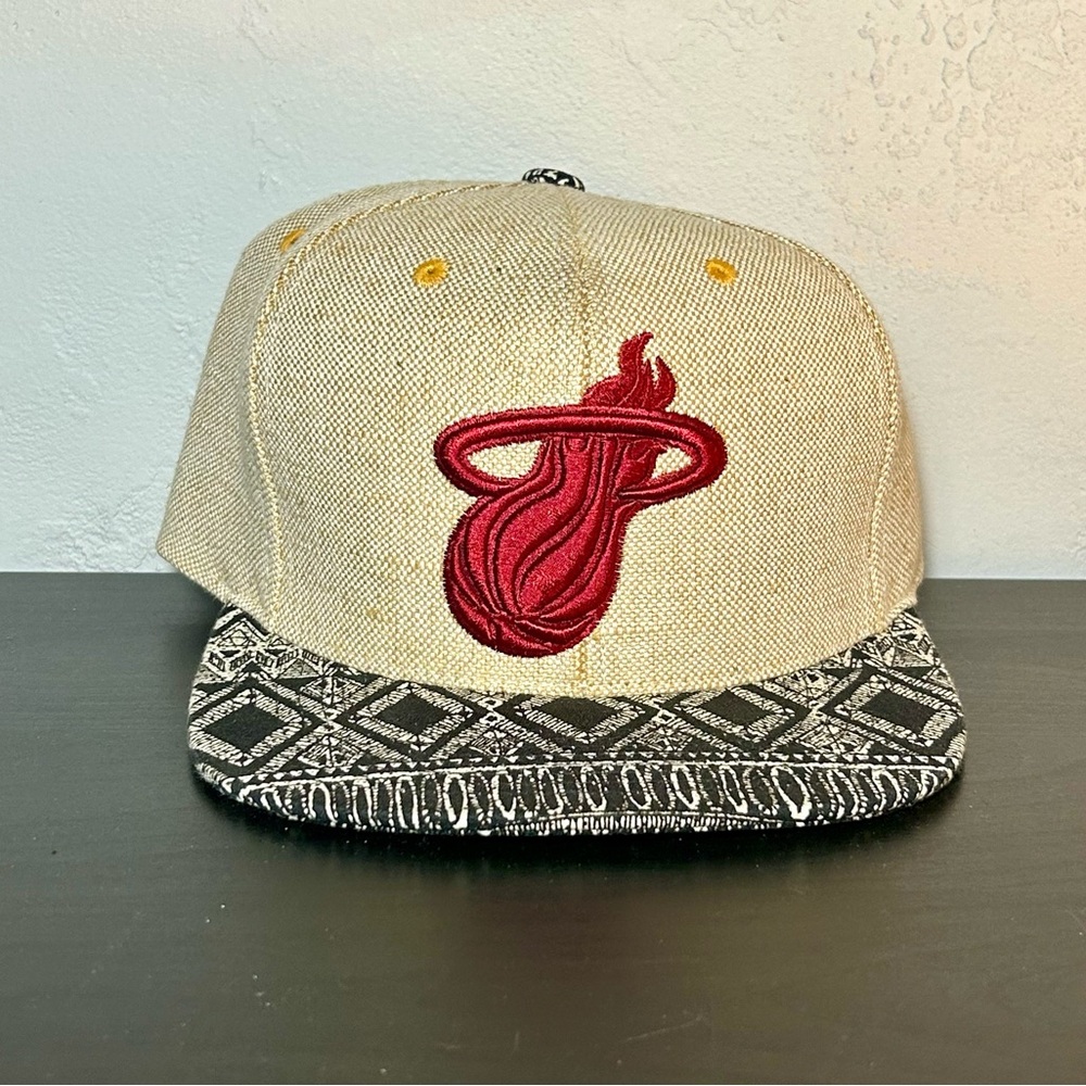 Mitchell & Ness Miami Heat Hemp Crown Hat Pattern Brim Leather Strap